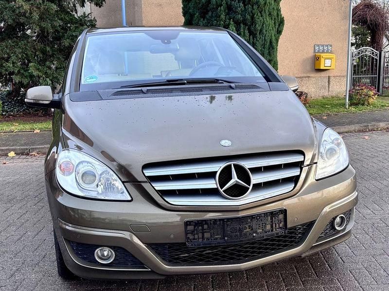 Gebraucht Mercedes B180 109 PS (80 kW) 2009 Braun Van / Kleinbus