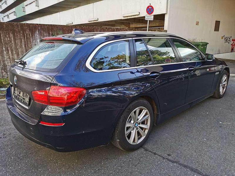 Gebraucht BMW 525 Sport Line 218 PS (160 kW) 2015 Blau Kombi