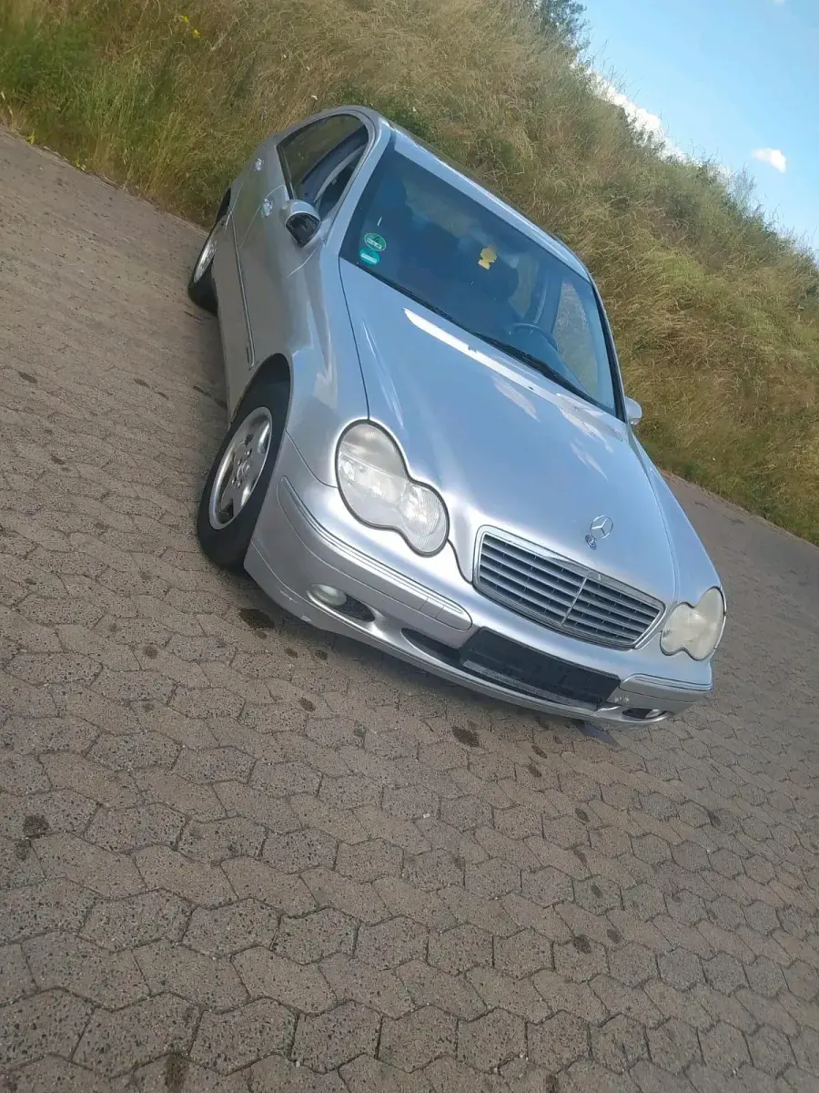 Gebraucht Mercedes C180 143 PS (105 kW) 2002 Grau Limousine