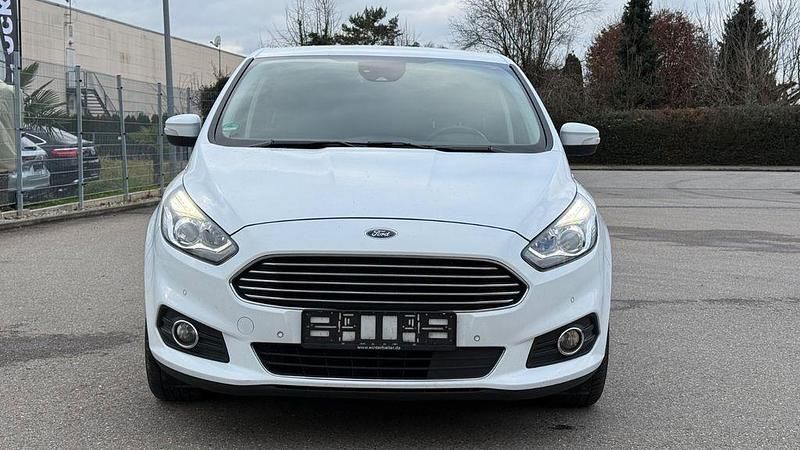 Gebraucht Ford S-MAX Titanium 150 PS (110 kW) 2019 Weiß Van / Kleinbus
