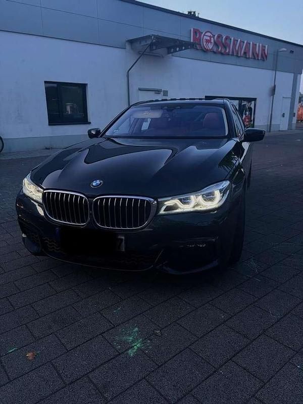 Grau Gebraucht 2018 BMW 750 Shadowline Limousine | 37.500 € (Etwas zu teuer) - Bild 1/4