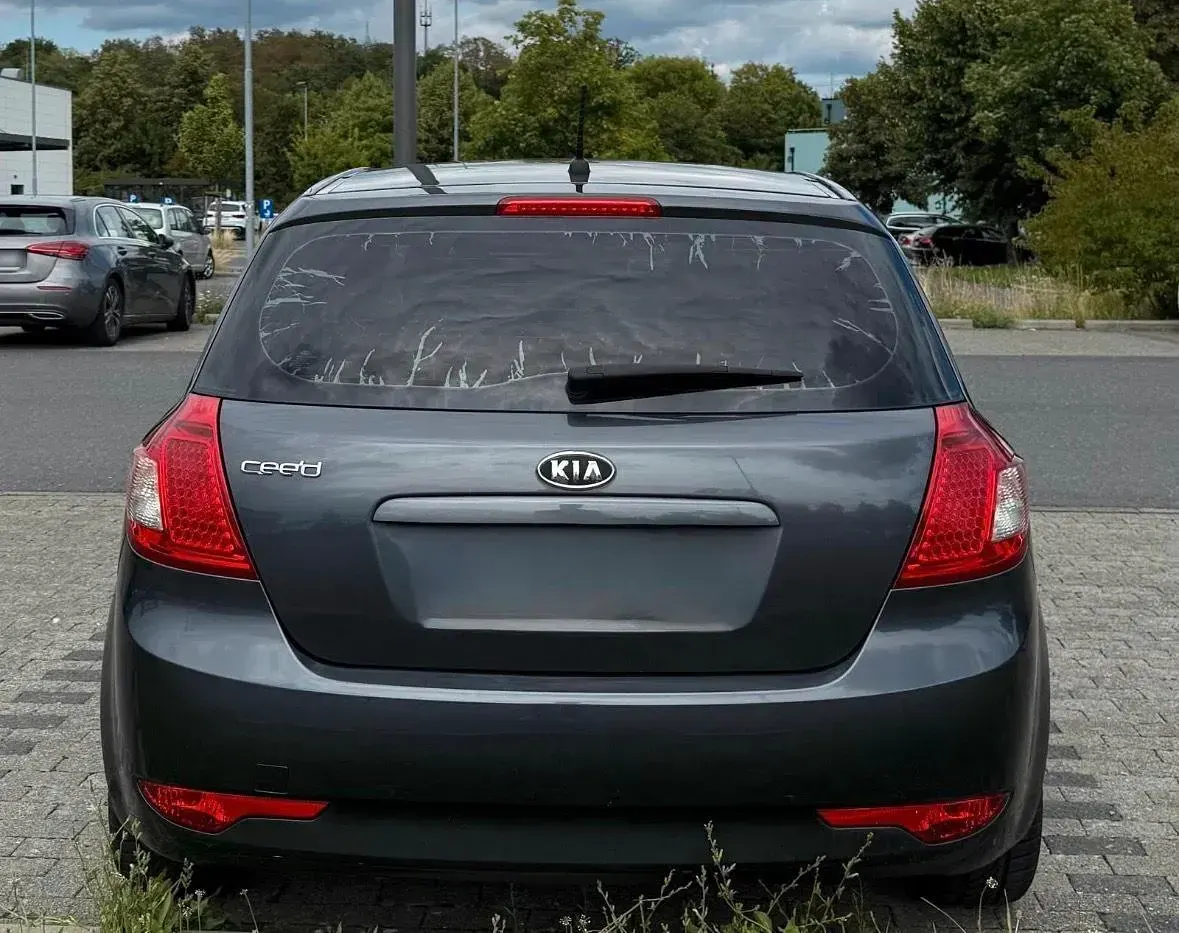 Gebraucht Kia Ceed 90 PS (66 kW) 2010 Grau Kleinwagen
