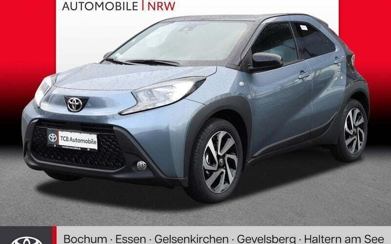 Grau Gebraucht 2024 Toyota Aygo Business Edition Kleinwagen | 17.489 € (Fairer Preis) - Bild 1/4