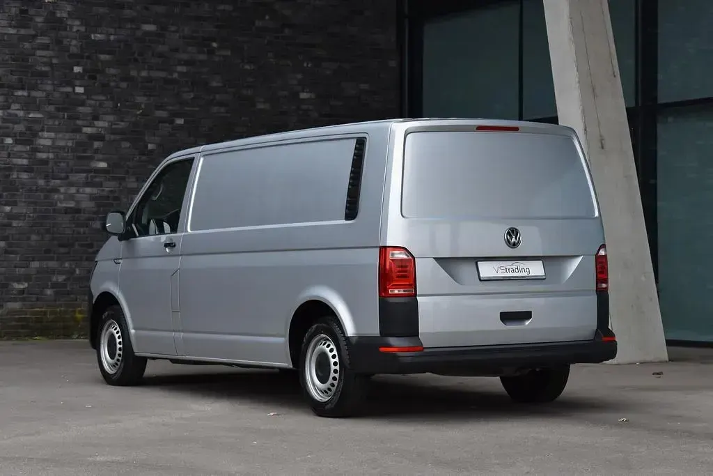 Second-hand VW Transporter 150 CP (110 kW) 2019 Argintiu Van