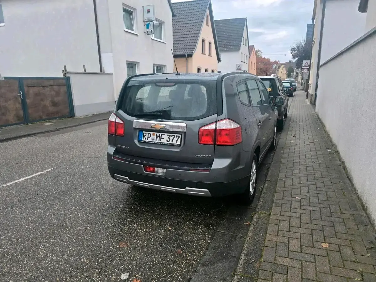 Gebraucht Chevrolet Orlando 163 PS (119 kW) 2012 Grau Van / Kleinbus