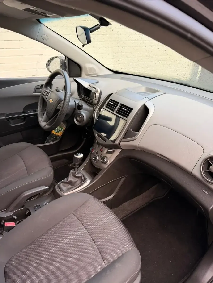 Gebraucht Chevrolet Aveo 75 PS (55 kW) 2013 Schwarz Kleinwagen