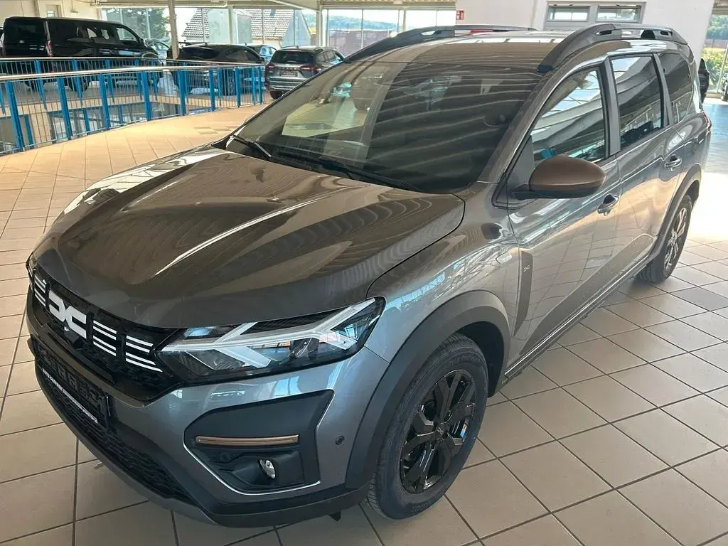 Gebraucht Dacia Jogger 101 PS (74 kW) 2025 Grau Van / Kleinbus