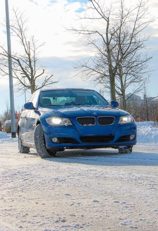 Gebraucht BMW 325 218 PS (160 kW) 2009 Blau Limousine