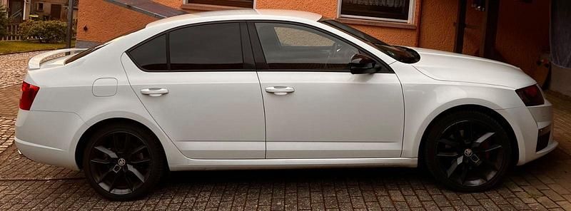 Gebraucht Skoda Octavia 184 PS (135 kW) 2016 Weiß Kleinwagen