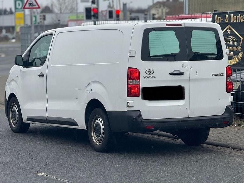 Gebraucht Toyota Proace 122 PS (89 kW) 2018 Weiß Van / Kleinbus