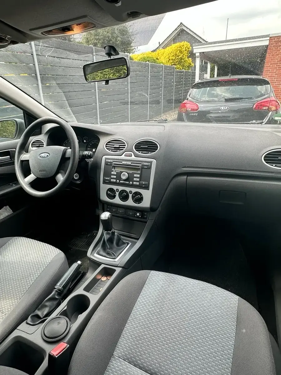 Gebraucht Ford Focus Ghia 101 PS (74 kW) 2006 Silber Kombi