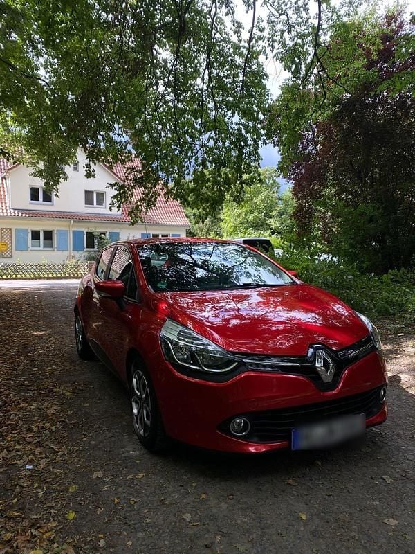 Rot Gebraucht 2015 Renault Clio IV Kleinwagen | 5.800 € (Fairer Preis) - Bild 1/4