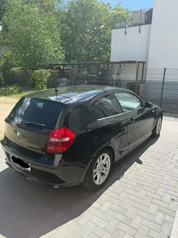 Gebraucht BMW 116 122 PS (89 kW) 2008 Schwarz Kleinwagen
