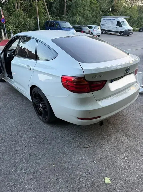 Gebraucht BMW 320 184 PS (135 kW) 2014 Weiß Limousine