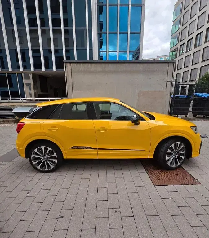 Gebraucht Audi SQ2 Sport 300 PS (220 kW) 2019 Gelb SUV