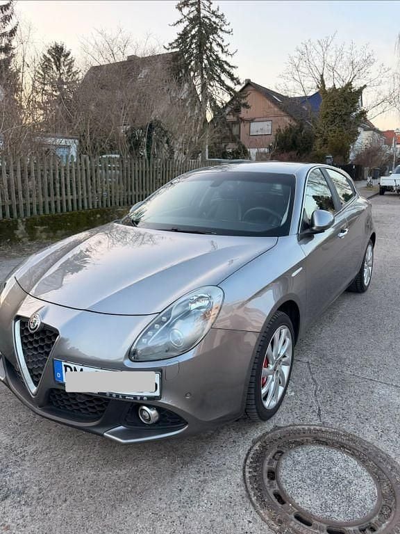 Gebraucht Alfa Romeo Giulietta Super 120 PS (88 kW) 2019 Grau Kleinwagen