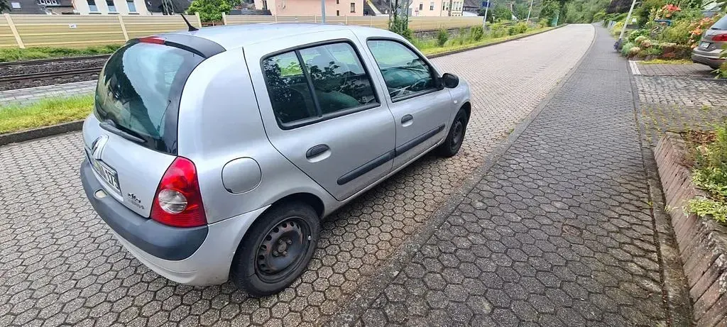Gebraucht Renault Clio Campus 60 PS (44 kW) 2006 Grün Kleinwagen