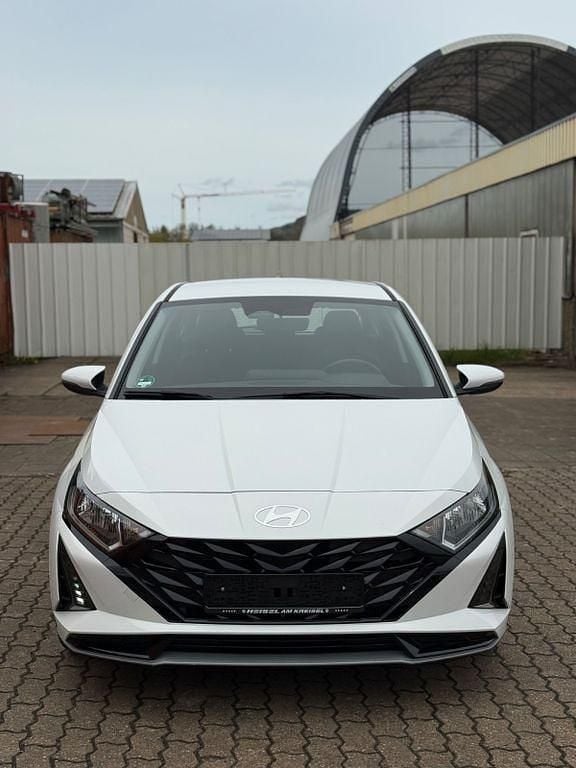 Gebraucht Hyundai i20 101 PS (74 kW) 2024 Weiß Kleinwagen