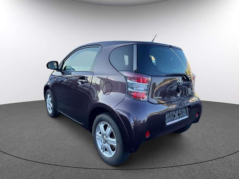 Gebraucht Toyota iQ 68 PS (50 kW) 2009 Deep amethyst mica metallic Kleinwagen