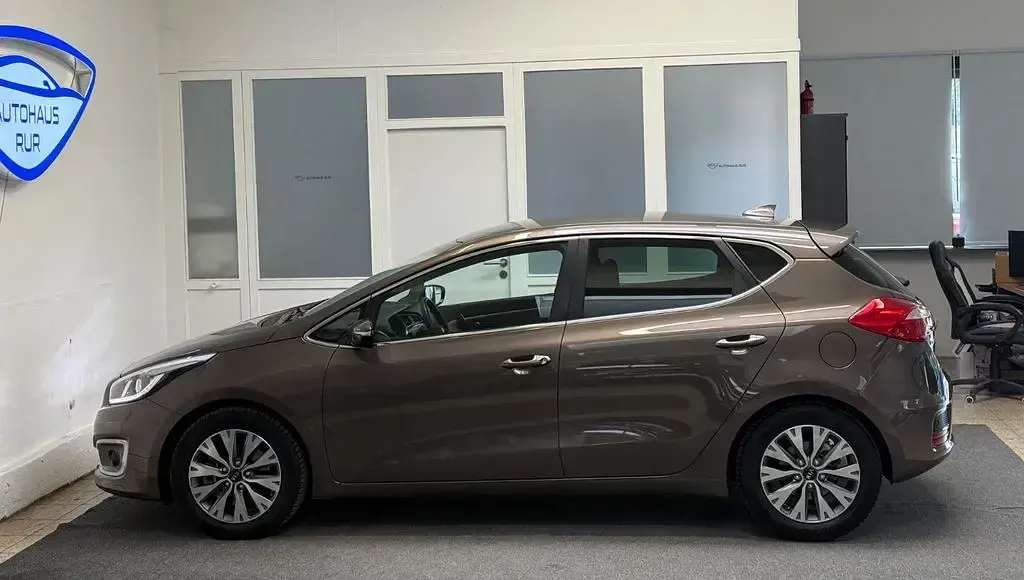 Gebraucht Kia Ceed Edition 7 135 PS (99 kW) 2018 Braun Kleinwagen