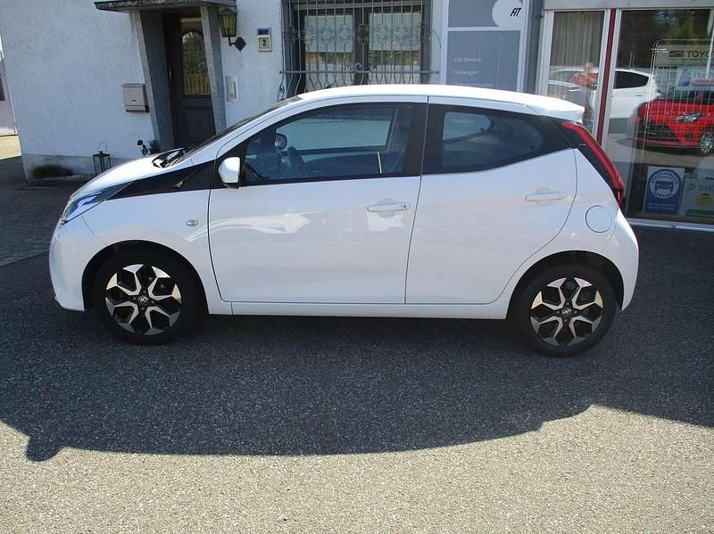 Gebraucht Toyota Aygo X-play 72 PS (52 kW) 2019 Weiß Kleinwagen