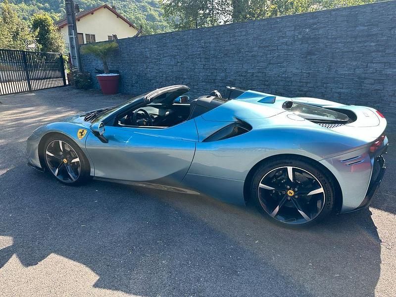 Second-hand Ferrari SF90 2023 Albastru Cabrio