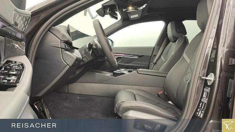 Neu BMW 540 Performance 303 PS (222 kW) 2026 Grau Kombi