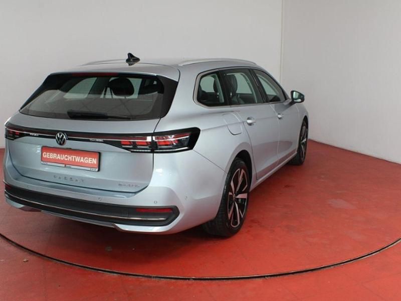 Gebraucht VW Passat Business 204 PS (150 kW) 2024 Oyster silver metallic (metallic) Kombi