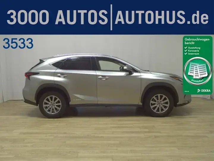 Grau Gebraucht 2024 Lexus LBX SUV | 32.960 € (Superpreis) - Bild 1/2