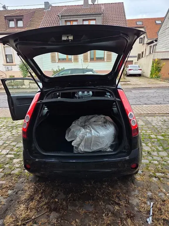 Gebraucht Ford Fiesta Ghia 101 PS (74 kW) 2006 Schwarz Kleinwagen