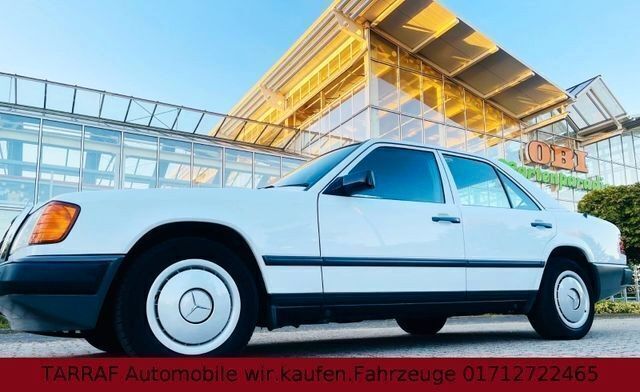 Weiß Gebraucht 1988 Mercedes E230 Limousine | 11.490 € - Bild 1/4