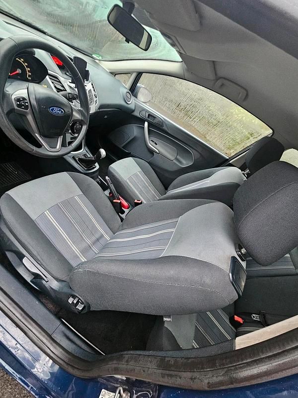 Gebraucht Ford Fiesta 86 PS (63 kW) 2010 Blau Kleinwagen
