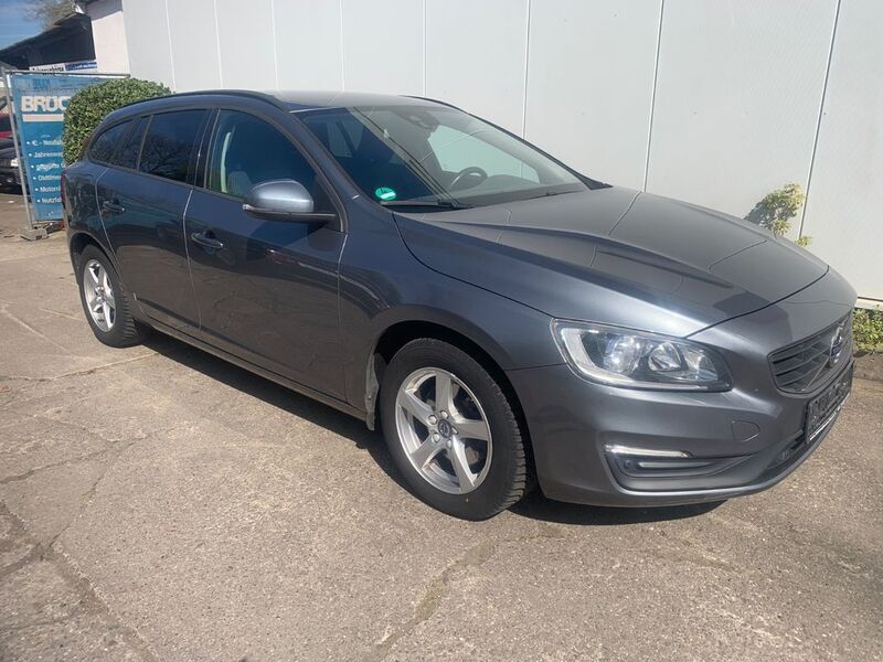 Grau Gebraucht 2016 Volvo V60 Kinetic Kombi | 10.795 € (Fairer Preis) - Bild 1/4