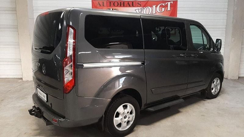 Gebraucht Ford Tourneo 170 PS (125 kW) 2018 Magnetic Kombi