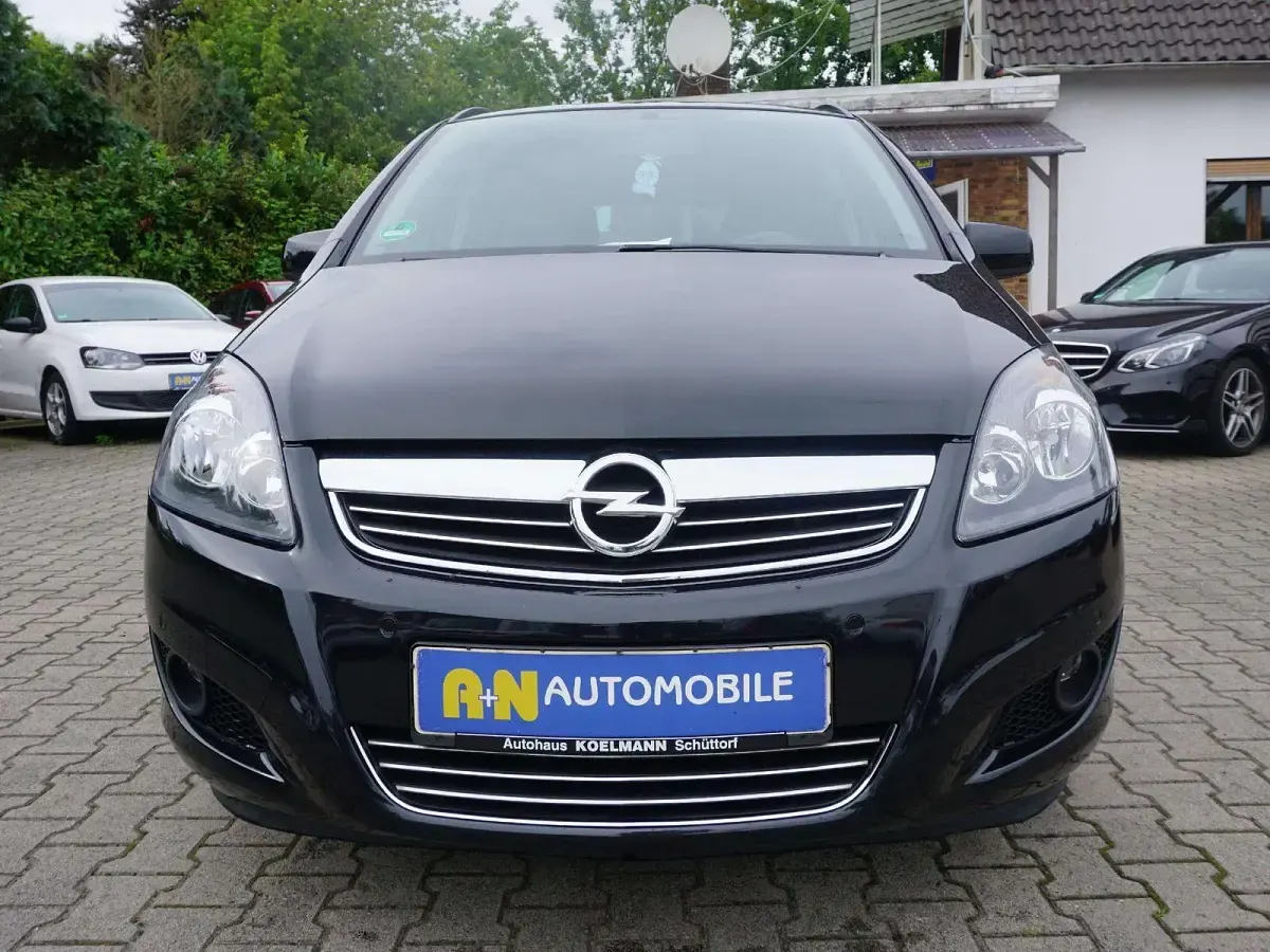 Gebraucht Opel Zafira Family 140 PS (102 kW) 2014 Karbonschw graphitschw midnigh Van / Kleinbus