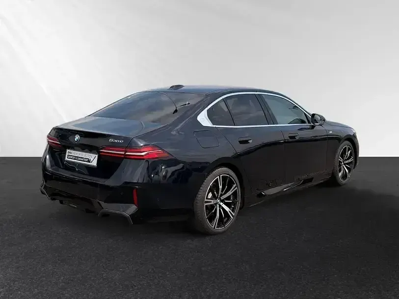 Gebraucht BMW 530e M Sport 299 PS (219 kW) 2025 Carbonschwarz metallic Limousine