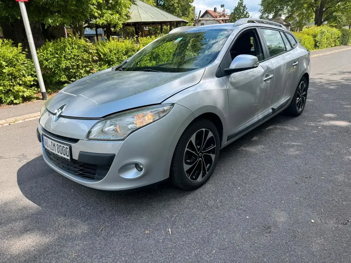 Używany Renault Mégane 106 KM (77 kW) 2010 Sedan/Limuzyna