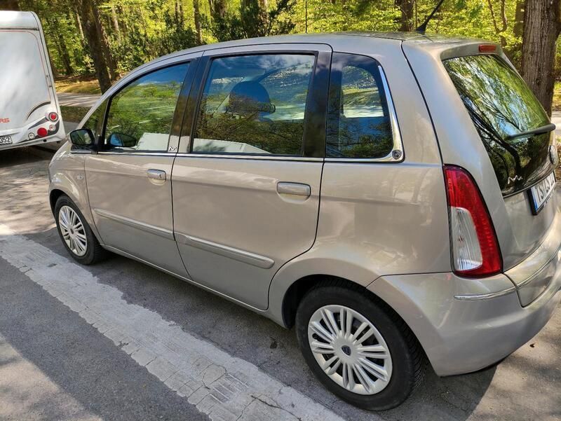 Grau Gebraucht 2008 Lancia Musa Van / Kleinbus | 4.800 € (Etwas zu teuer) - Bild 1/4