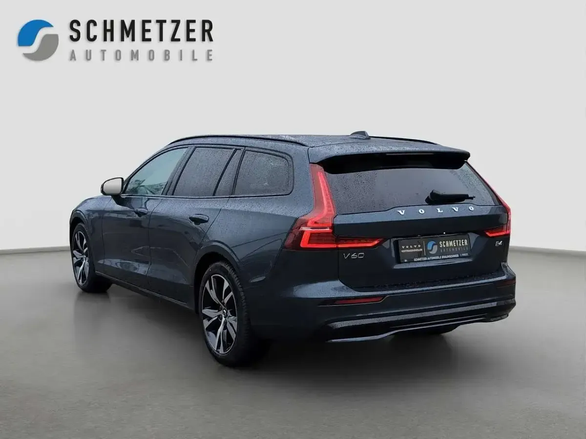 Gebraucht Volvo V60 Plus 197 PS (144 kW) 2025 Denim blue Kombi