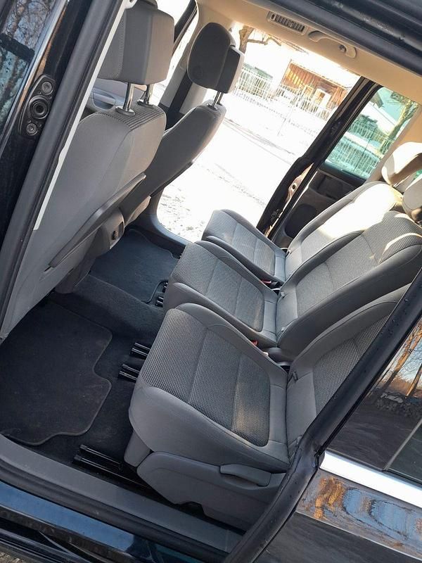 Second-hand VW Sharan 170 CP (125 kW) 2012 Negru Monovolum