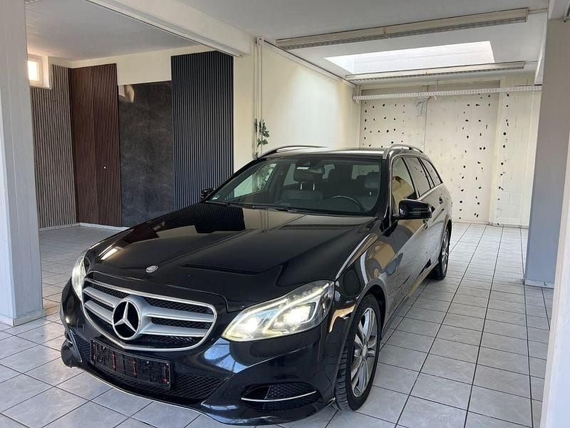 Schwarz Gebraucht 2013 Mercedes E220 Kombi | 7.299 € (Fairer Preis) - Bild 1/4