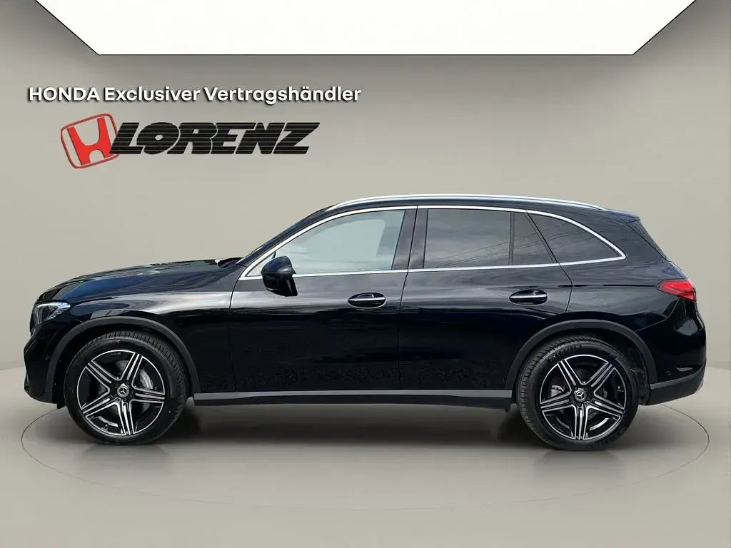 Gebraucht Mercedes GLC300 269 PS (197 kW) 2023 Schwarz/baltic black SUV