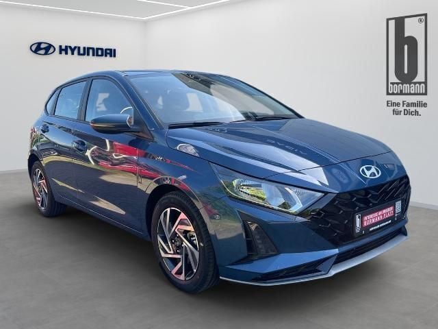 Blau metallic Neu 2025 Hyundai i20 Trend Limousine | 20.990 € (Fairer Preis) - Bild 1/4