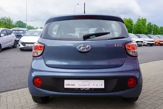 Gebraucht Hyundai i10 67 PS (49 kW) 2018 Blau Kleinwagen