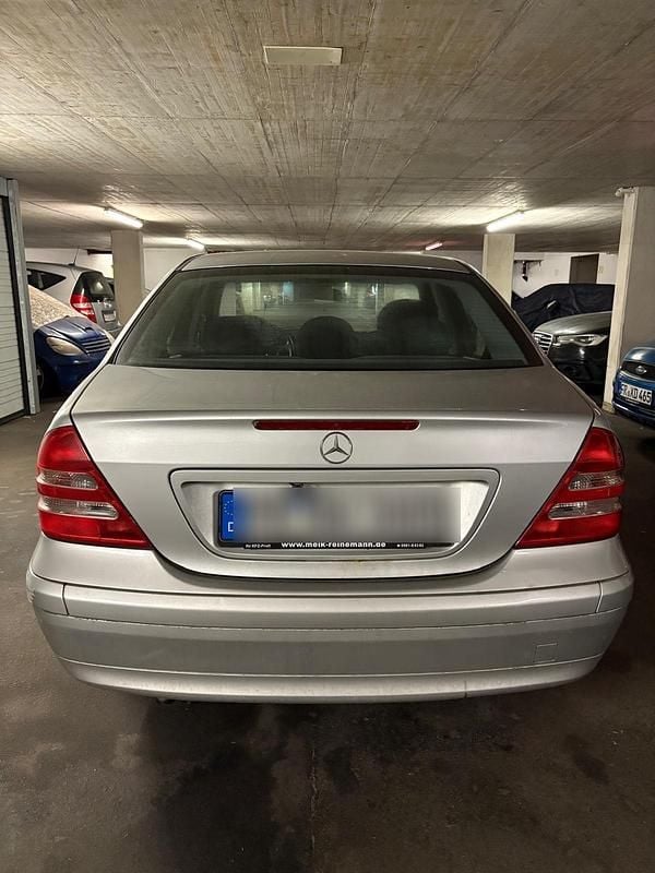Grau Gebraucht 2001 Mercedes C180 Limousine | 1.200 € (Superpreis) - Bild 1/4