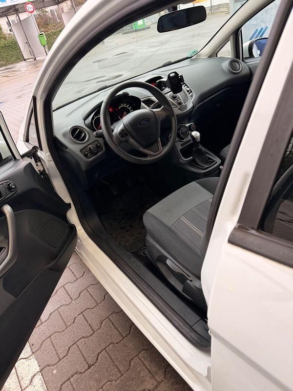 Gebraucht Ford Fiesta Trend 60 PS (44 kW) 2010 Weiß Kleinwagen