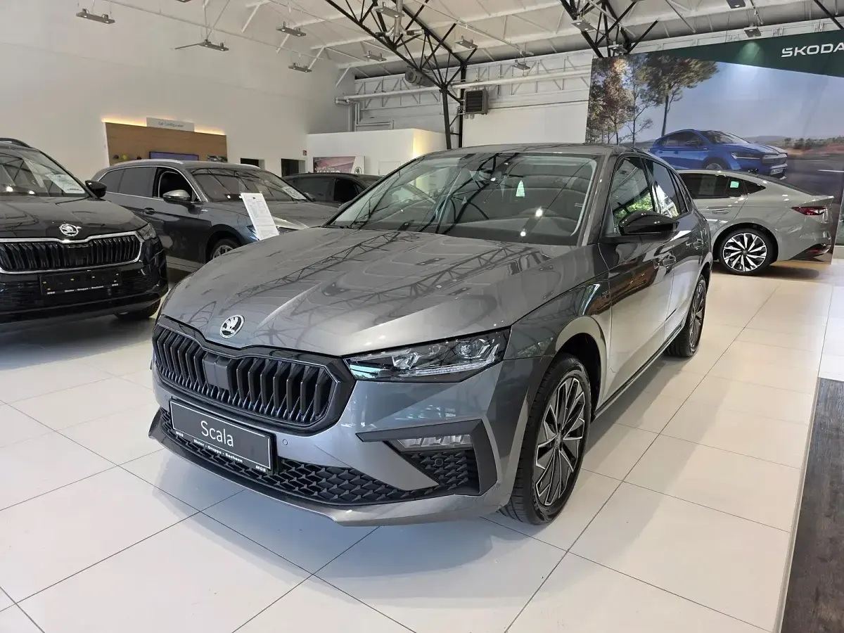 Gebraucht Skoda Scala Tour 116 PS (85 kW) 2025 Graphitegrau metallic Kleinwagen