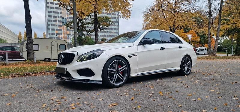 Weiß Gebraucht 2013 Mercedes E400 AMG line Limousine | 14.000 € - Bild 1/4