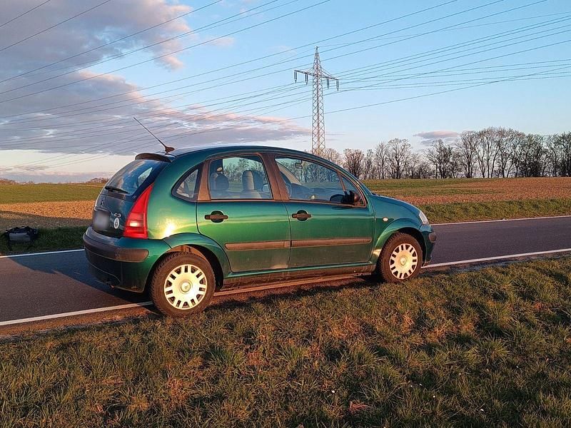 Second-hand Citroën C3 60 CP (44 kW) 2003 Verde Berlinǎ