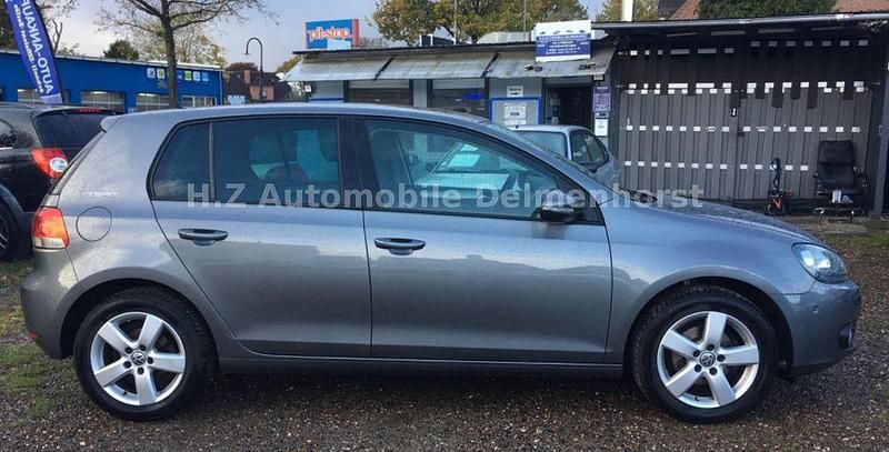 Gebraucht VW Golf VI Team 105 PS (77 kW) 2010 Grau Kleinwagen